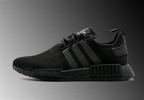 all black adidas nmd